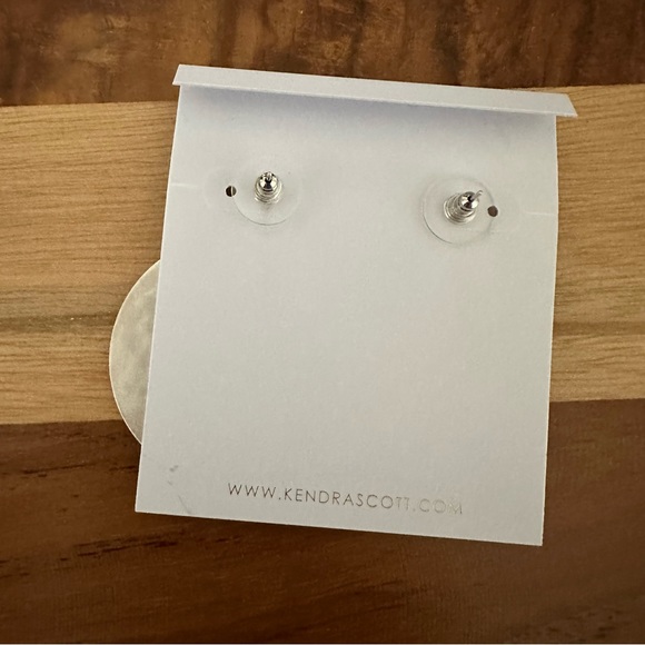 Kendra Scott Didi Hammered rhodim Earrings NWT - Picture 2 of 2